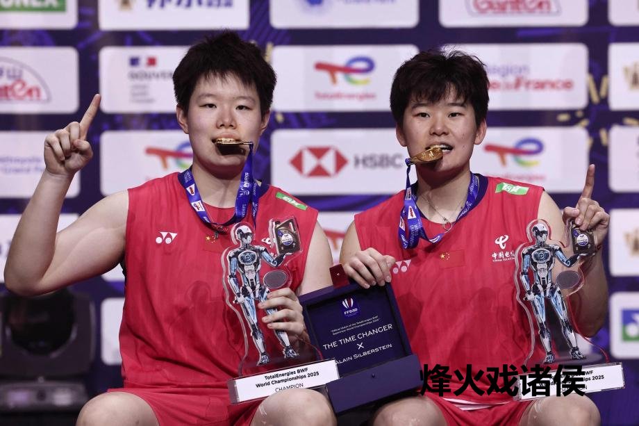 [图]中国组合刘圣书/谭宁夺得羽毛球世锦赛女双冠军