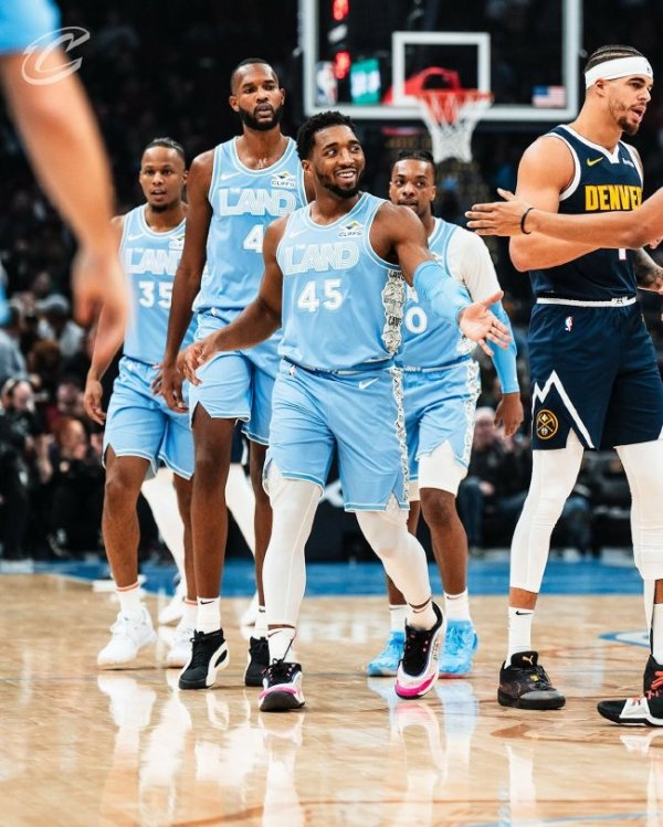 九游娱乐 约基奇大三双掘金负骑士 独行侠送奇才16连败