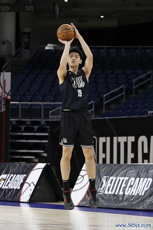 莫兰特祝贺崔永熙：珍惜球队对你的支持